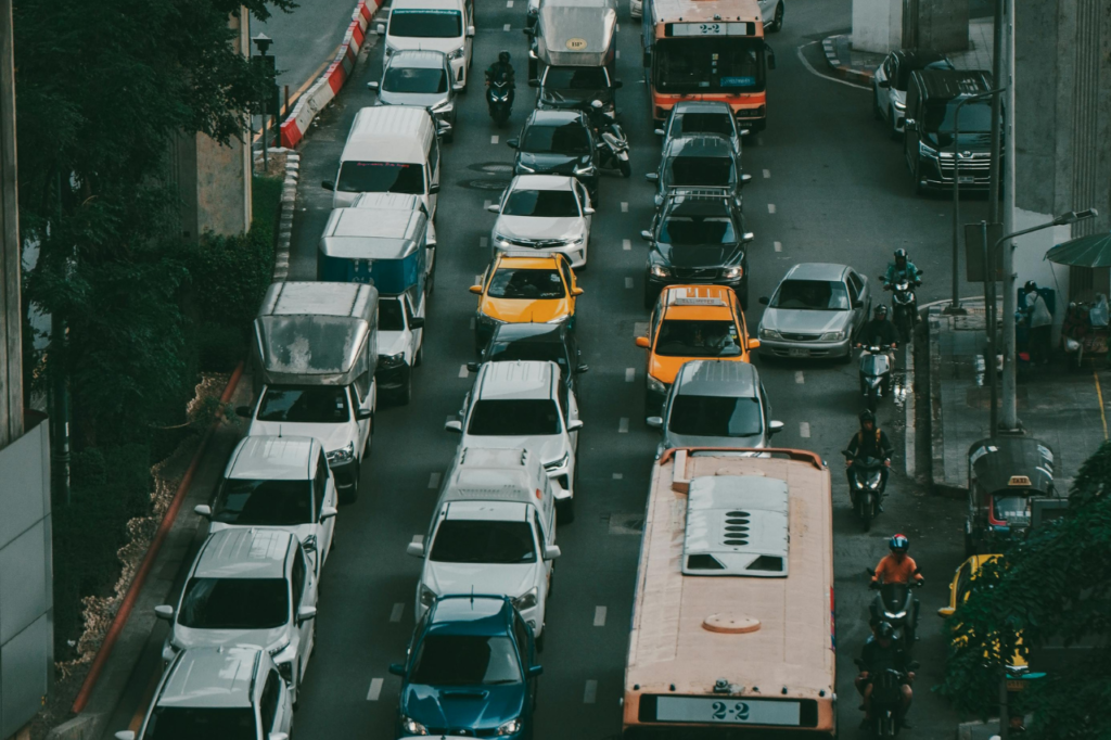 Comparison of Airbnb listing photos vs real-life accommodation experience