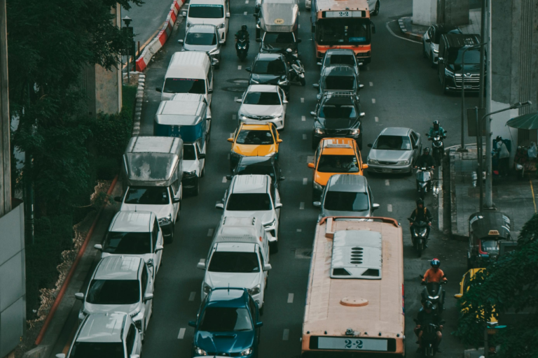 Comparison of Airbnb listing photos vs real-life accommodation experience